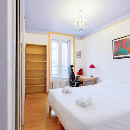 Vazi, Lumineux & Spacieux Centre-ville Apartment *