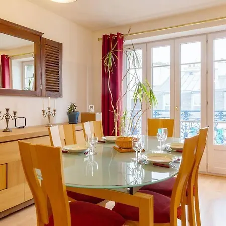 Vazi, Lumineux & Spacieux Centre-ville Apartment *